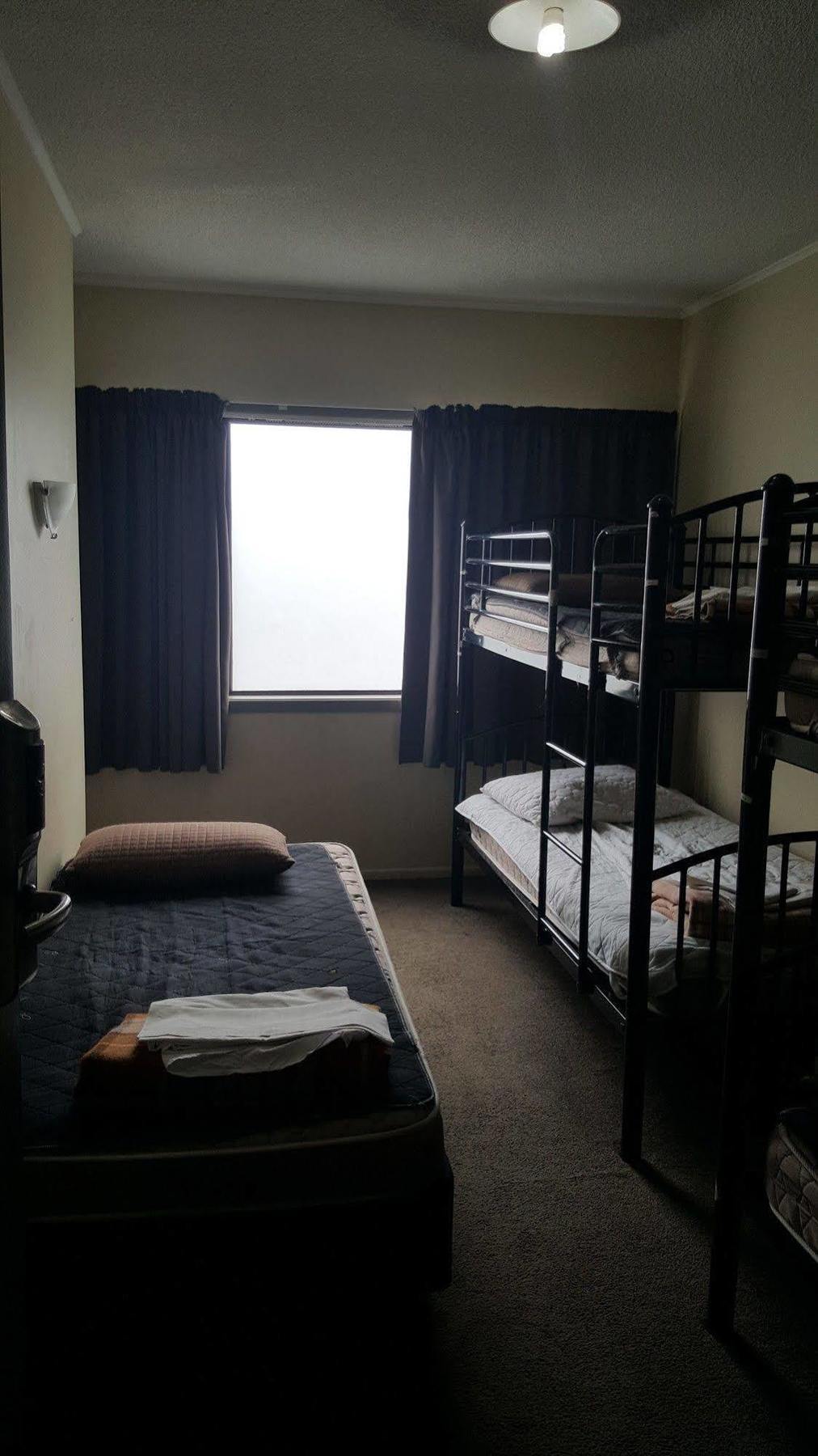 กีวี แอร์พอร์ต แบ๊คแพคเกอร์ Hostel โอ๊คแลนด์ ภายนอก รูปภาพ