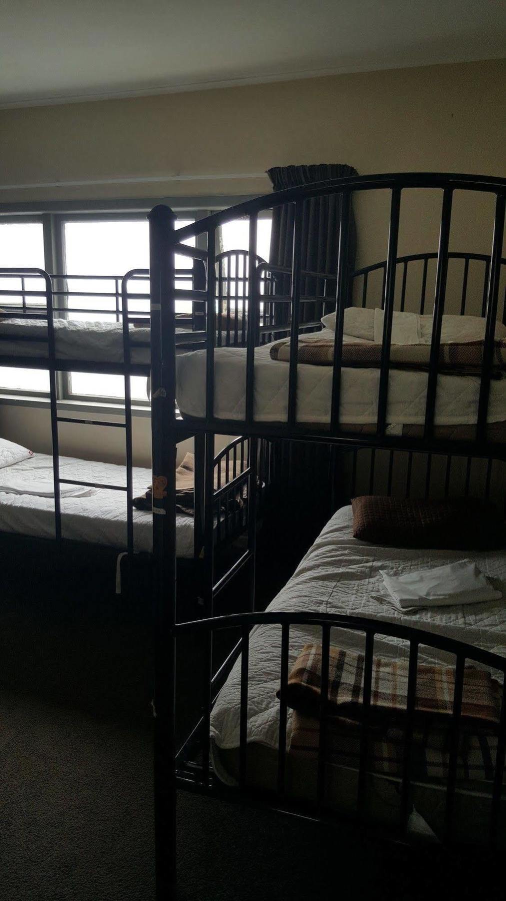 กีวี แอร์พอร์ต แบ๊คแพคเกอร์ Hostel โอ๊คแลนด์ ภายนอก รูปภาพ